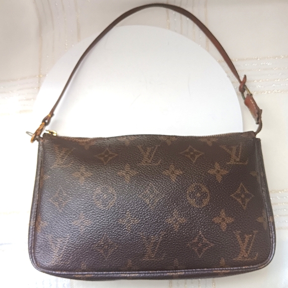 Louis Vuitton Vintage Pochette Accessoires handbag with strap - Picture 7 of 17